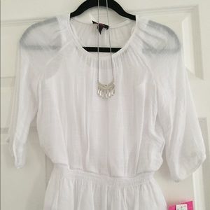 Super cute Iz Byer white top with necklace